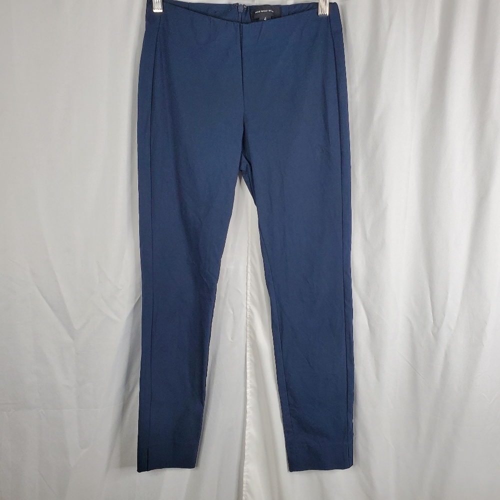 ◇ Who What Wear Navy Tapered Leg Slacks Size 4